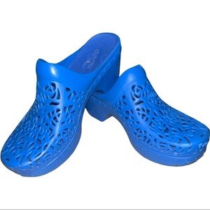 Dansko Pippa Rubber Clog, Cobalt Blue Laser-Cut Jelly Mules, EU 37